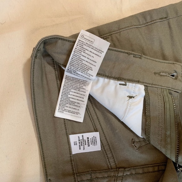 Green Shorts FINAL PRICE - Picture 4 of 8